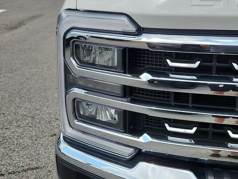 Used 2024 Ford F350 Lariat w/ Lariat Ultimate Package AWD/4WD image 9