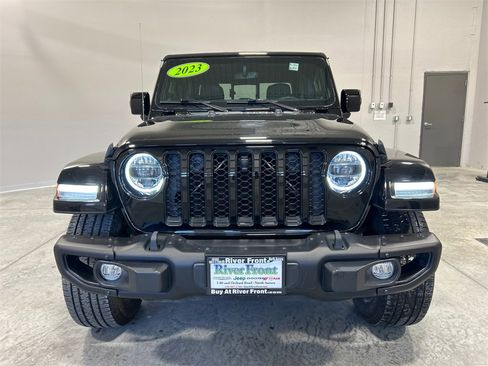 Used 2023 Jeep Gladiator Overland image 3