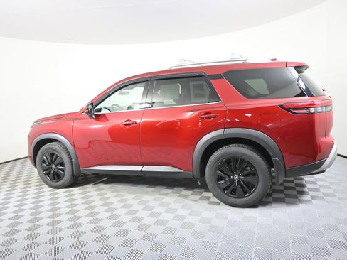 Used 2023 Nissan Pathfinder SL AWD/4WD image 3