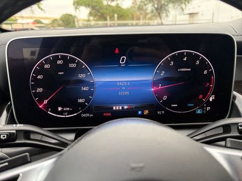 Used 2024 Mercedes-Benz GLC 300 image 8