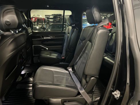 Used 2022 Jeep Wagoneer Series III w/ Flexible Seating Group AWD/4WD image 28