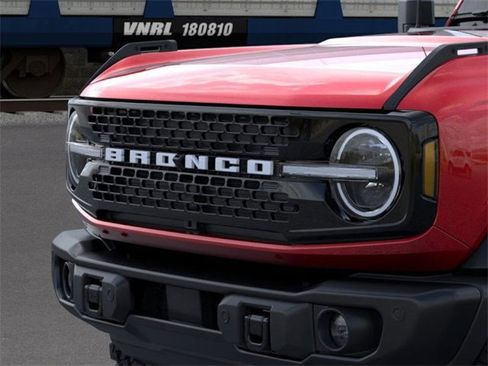 New 2025 Ford Bronco Badlands image 19