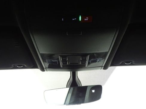 Used 2020 Volkswagen Atlas Cross Sport SE w/ Towing Package image 24