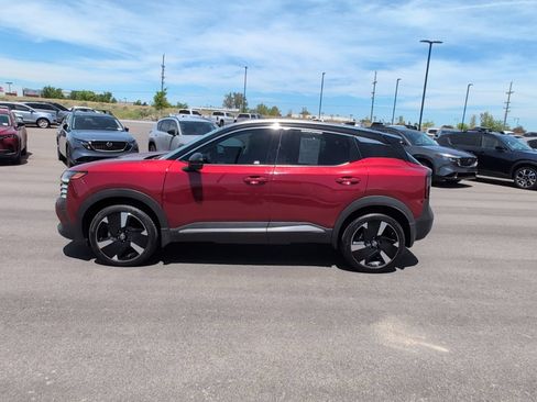 Used 2025 Nissan Kicks SR AWD/4WD image 25