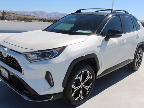 Used 2021 Toyota RAV4 XSE w/ Premium Package AWD/4WD image 6