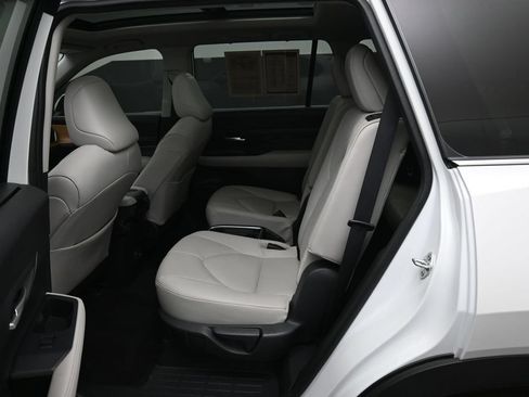 Certified 2024 Toyota Grand Highlander AWD image 29