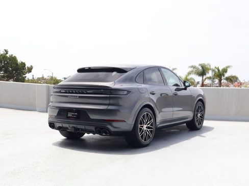 Certified 2026 Porsche Cayenne S AWD/4WD image 9