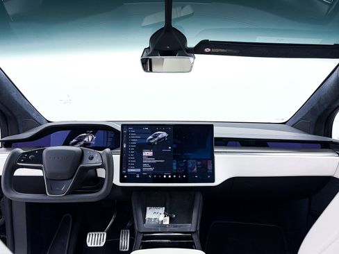 Used 2023 Tesla Model X Plaid image 27