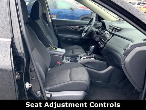 Used 2018 Nissan Rogue SV image 7