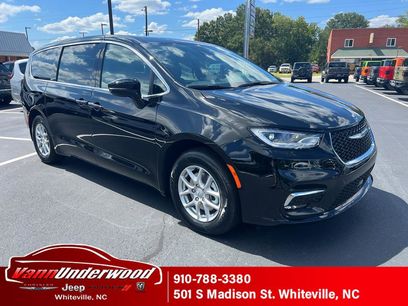 New 2026 Chrysler Pacifica Select