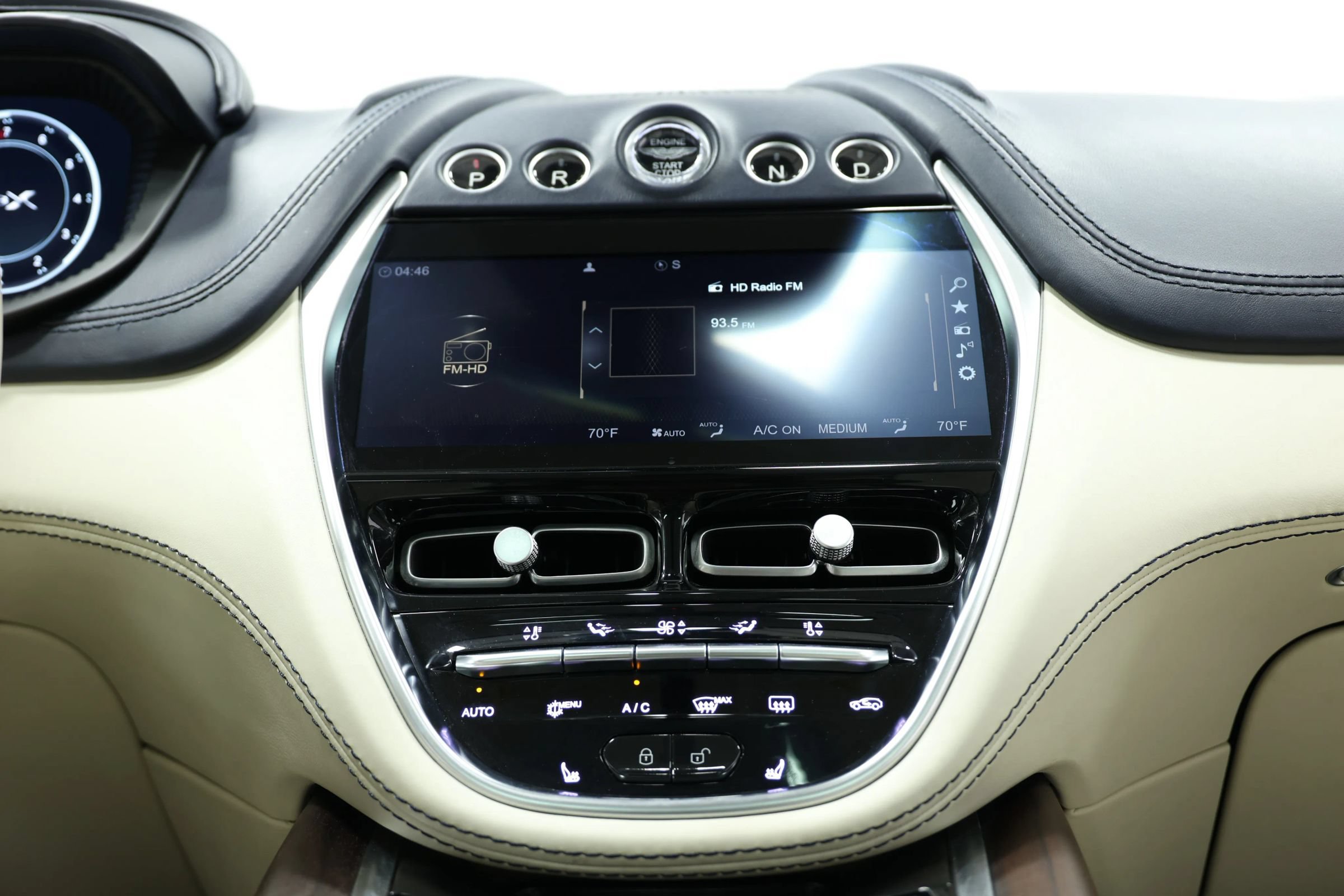 Used 2021 Aston Martin DBX AWD/4WD image 38