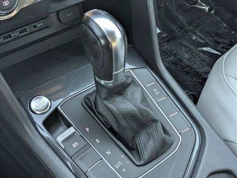 Used 2019 Volkswagen Tiguan SE w/ Panoramic Sunroof Package image 11