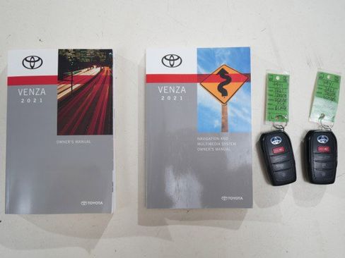 Used 2021 Toyota Venza XLE image 65