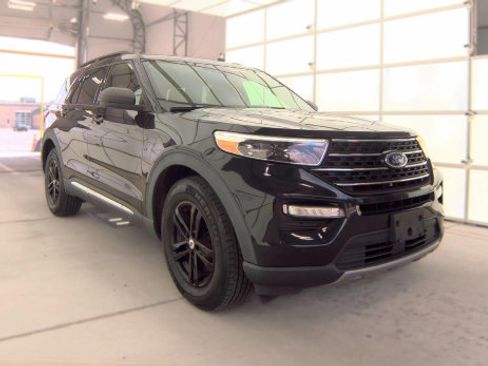 Used 2020 Ford Explorer XLT w/ Equipment Group 202A AWD/4WD image 3