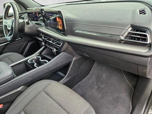 Used 2025 Chevrolet Traverse LT image 19