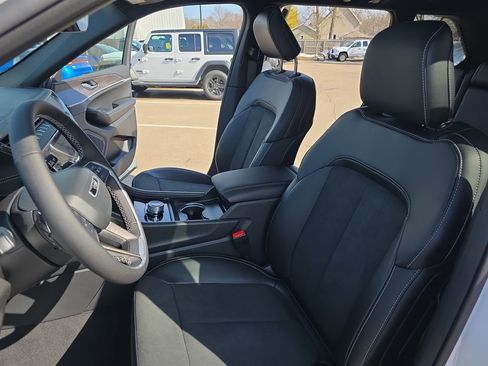 New 2026 Jeep Grand Cherokee Altitude AWD/4WD image 15