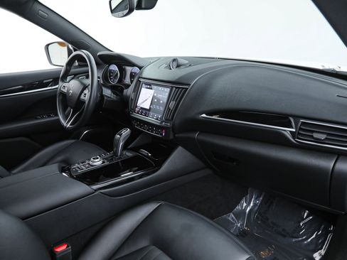 Certified 2023 Maserati Levante GT image 11
