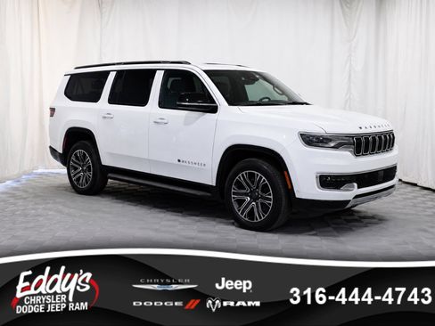 Used 2024 Jeep Wagoneer L Series II w/ Flexible Seating Group RWD image 1