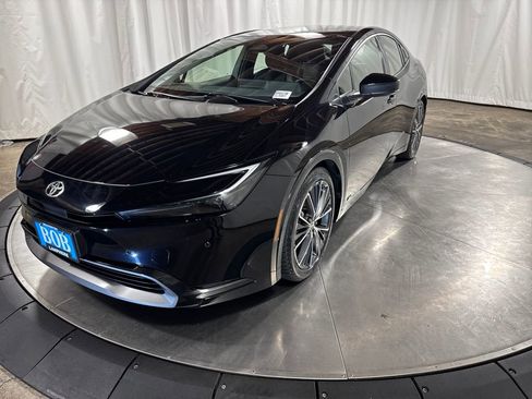 Used 2024 Toyota Prius XLE image 1