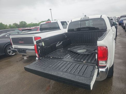 Used 2021 Toyota Tacoma SR5 AWD/4WD image 14