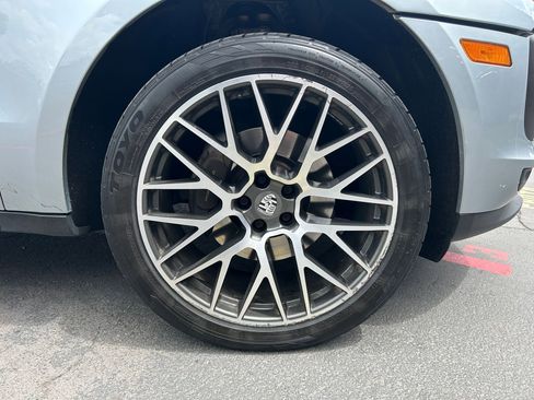 Used 2019 Porsche Macan AWD/4WD image 31