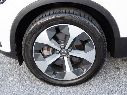 Used 2023 Volvo XC40 B5 Plus AWD/4WD image 13