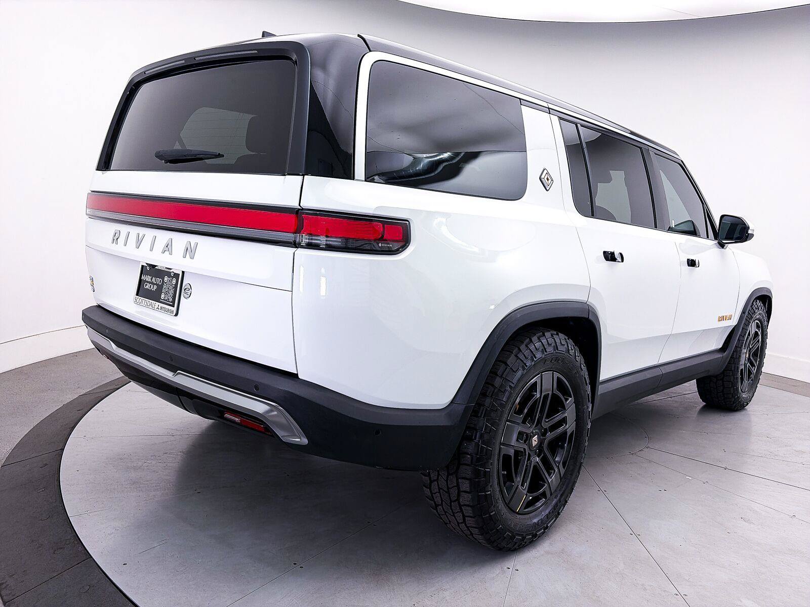 Used 2022 Rivian R1S Launch Edition Quad AWD/4WD image 16