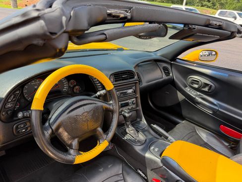 Used 2001 Chevrolet Corvette Convertible w/ Preferred Equipment Group2 RWD image 34