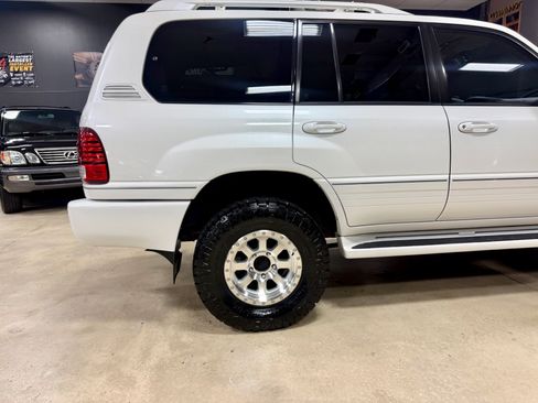 Used 2006 Lexus LX 470 4WD w/ Preferred Accessory Pkg image 11