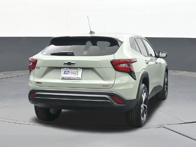 Used 2024 Chevrolet Trax RS FWD image 12