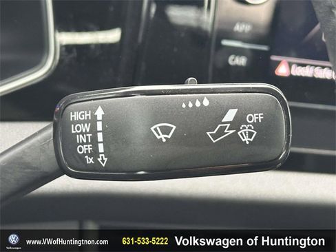 Certified 2025 Volkswagen Jetta Sport image 38