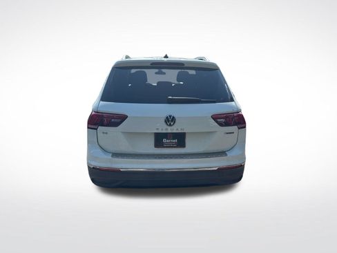 Certified 2024 Volkswagen Tiguan SE AWD/4WD image 4