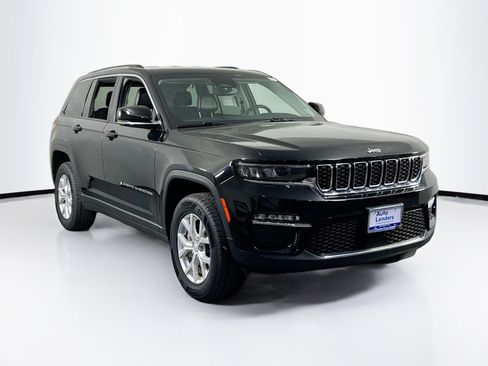 Used 2023 Jeep Grand Cherokee Limited AWD/4WD image 3