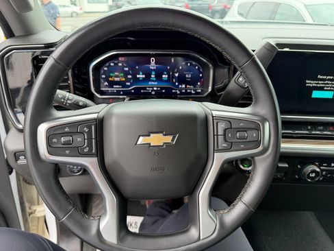 Used 2025 Chevrolet Silverado 2500 LT w/ Convenience Package AWD/4WD image 17