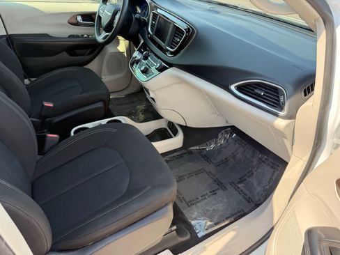 Used 2022 Chrysler Voyager LX FWD image 30