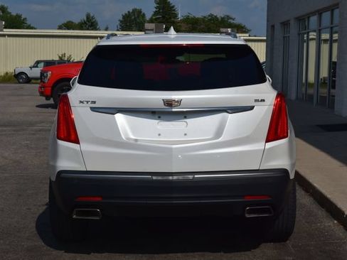 Used 2017 Cadillac XT5 Luxury w/ Driver Awareness Package FWD image 12