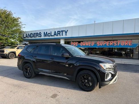 Used 2025 Volkswagen Atlas Peak Edition SE AWD/4WD image 1