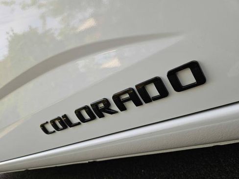 Used 2015 Chevrolet Colorado LT AWD/4WD image 12