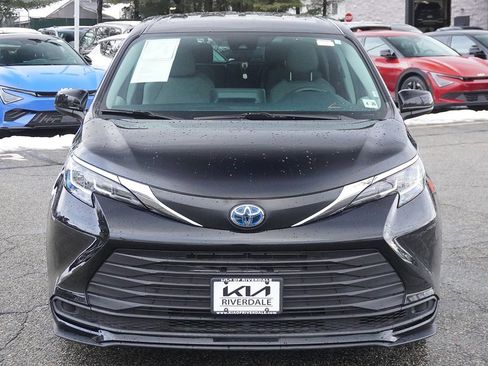 Used 2021 Toyota Sienna LE image 10