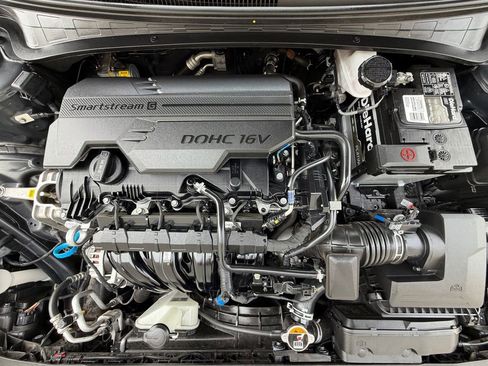 Used 2025 Hyundai Elantra SE w/ Cargo Package FWD image 9