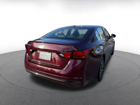 Used 2025 Nissan Altima 2.5 SV image 14