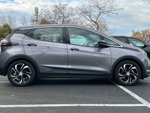 Used 2022 Chevrolet Bolt LT w/ Infotainment Package image 3