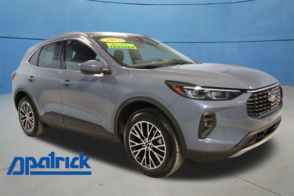 Used 2025 Ford Escape SE w/ PHEV Premium Package FWD image 1