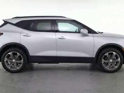 Used 2024 Chevrolet Blazer LT w/ Convenience Package image 9