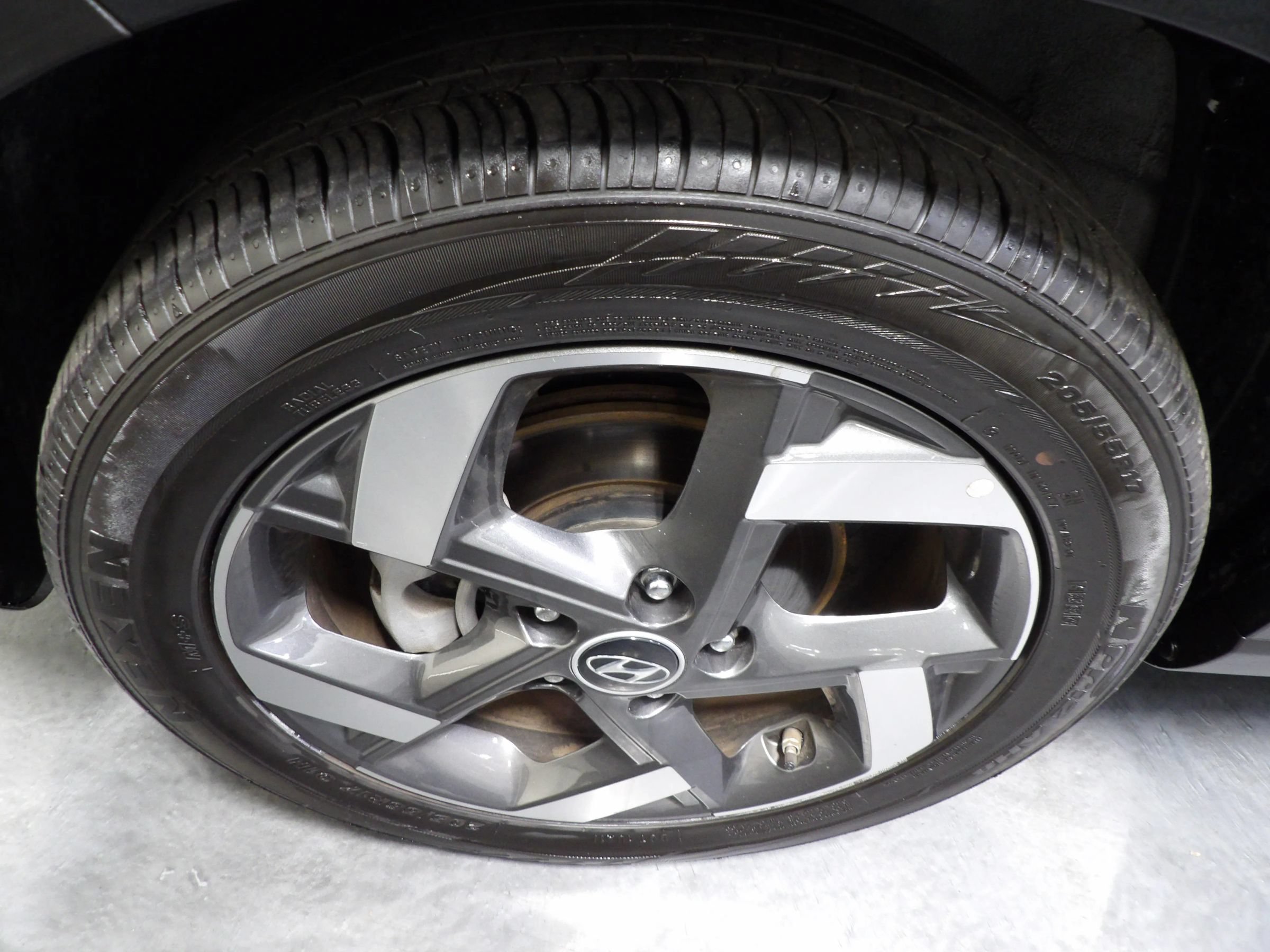 Used 2025 Hyundai Venue SEL FWD image 20