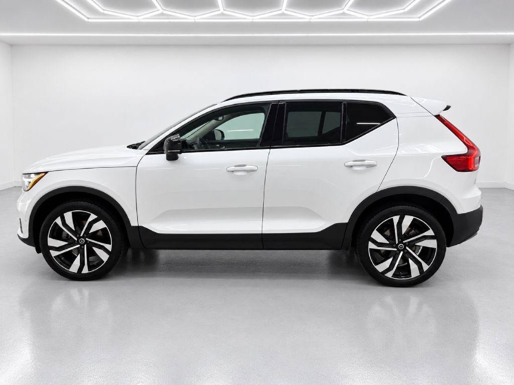 Used 2024 Volvo XC40 B5 Plus w/ Protection Package Premier AWD/4WD image 6