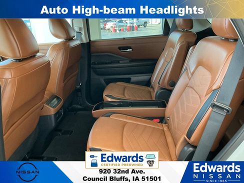 Used 2024 Nissan Pathfinder Platinum AWD/4WD image 19