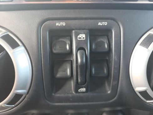 Used 2014 Jeep Wrangler Unlimited Rubicon w/ Connectivity Group AWD/4WD image 28