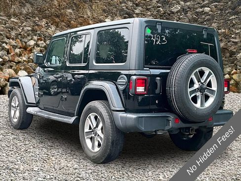 Used 2018 Jeep Wrangler Unlimited Sahara w/ Dual Top Group AWD/4WD image 11