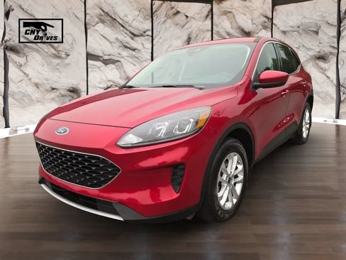 Used 2021 Ford Escape SE w/ Cold Weather Package AWD/4WD image 1